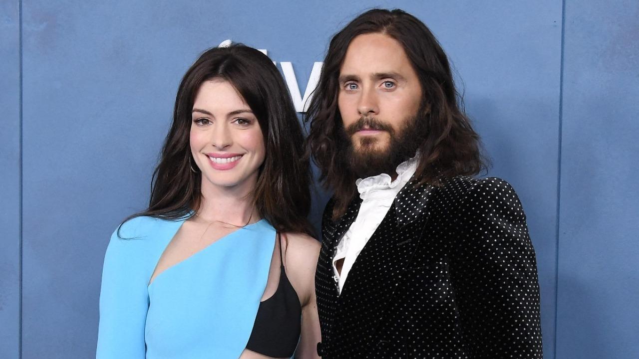 La bonne blague d'Anne Hathaway à Jared Leto quand elle l'a vu dans le trailer de House of Gucci