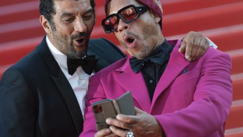 Cannes 2021 : JoeyStarr et Ramzy Bedia lors de la montée des marches de Cette musique ne joue pour personne, de Samuel Benchetrit