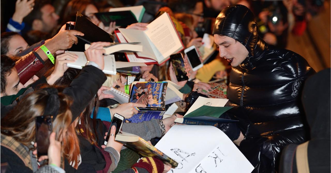 Avant-première des Animaux fantastiques 2 à Paris : Ezra Miller signe des autographes 