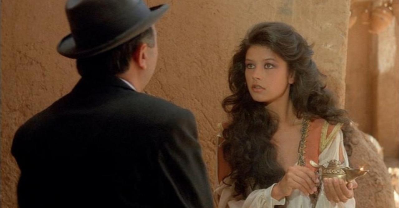 Catherine Zeta-Jones avec Gérard Jugnot dans Les 1001 Nuits (1990)