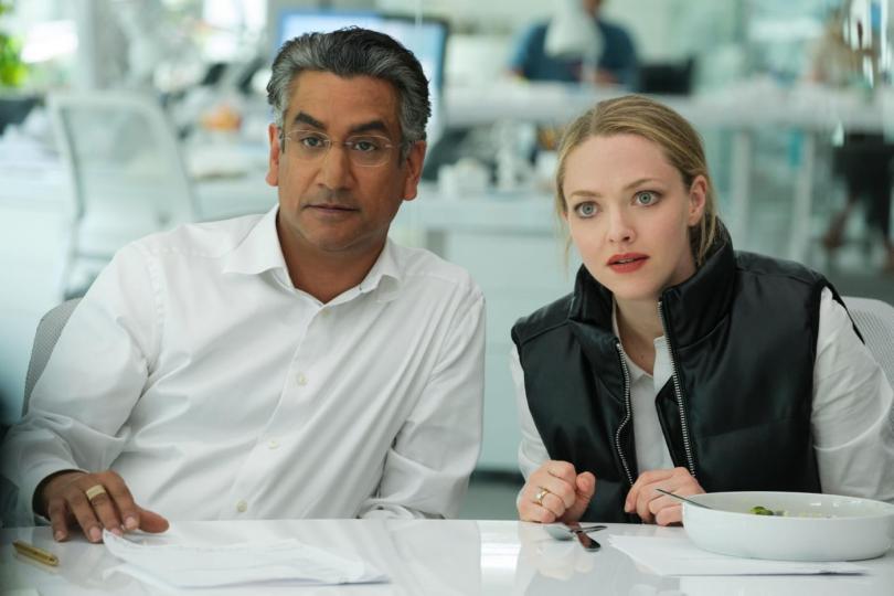 The Dropout - Amanda Seyfried et Naveen Andrews